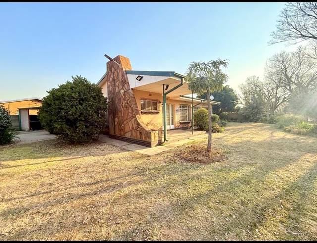 3 BEDROOM HOUSE FOR SALE IN VANDERBIJLPARK CE 2